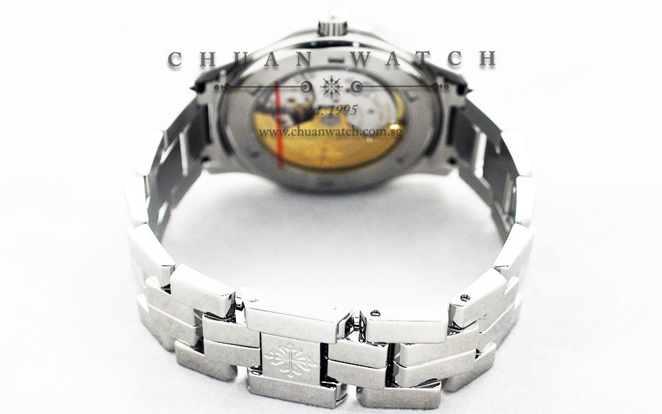 Patek Philippe Aquanaut 5065A/1A-001 - Discontinued - Image 4