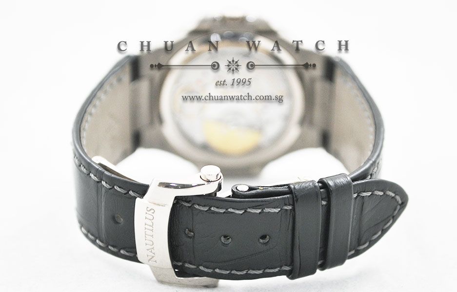 Patek Philippe Nautilus MoonPhase Power-Reserve White Gold 40mm 5712G-001 - Image 4