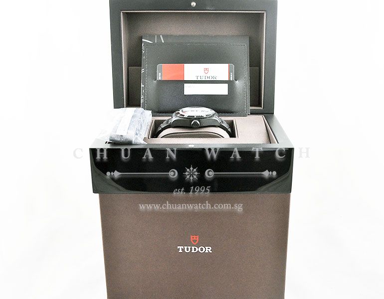 Tudor Heritage Black Bay Dark 79230DK - Image 5