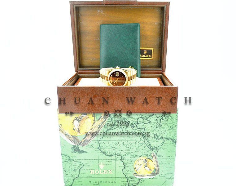 Rolex Vintage OysterQuartz Day-Date 36mm 19018 Wood Dial - Discontinued - Image 5