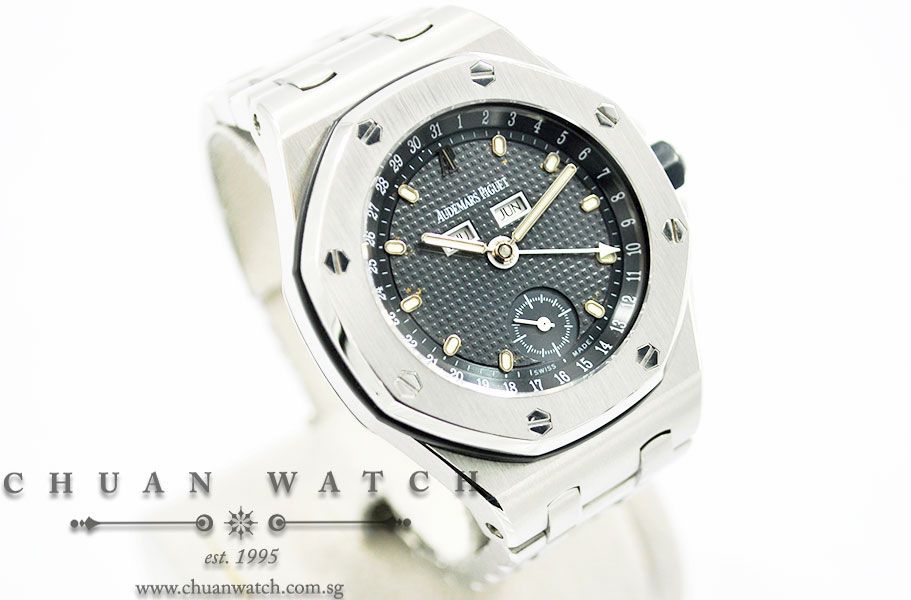 Audemars Piguet Royal Oak Offshore Triple Calendar 39mm 25807ST - Discontinued - Image 3
