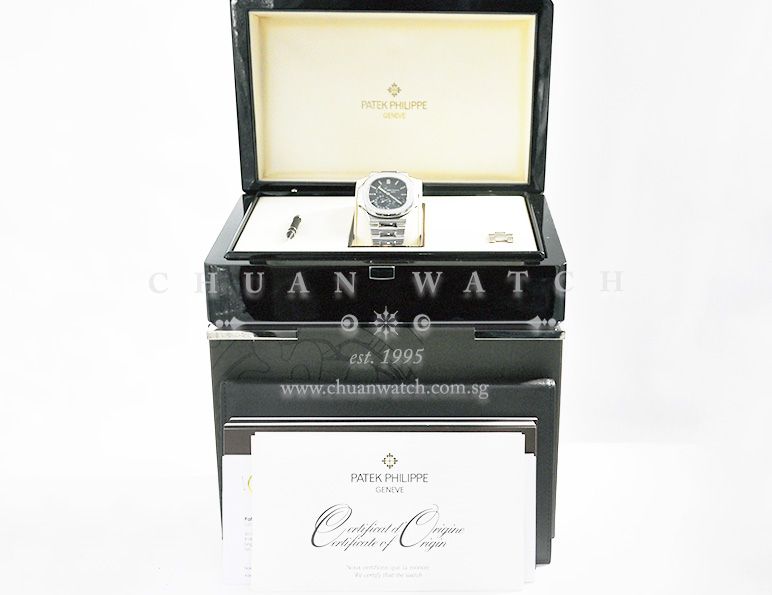 Patek Philippe Nautilus Steel MoonPhase Power-Reserve 40mm 5712/1A-001 - Image 5