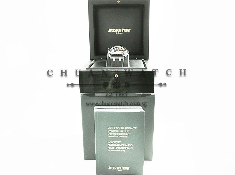 Audemars Piguet Royal Oak Offshore Diver Ceramic 42mm 15707CE - Discontinued - Image 5