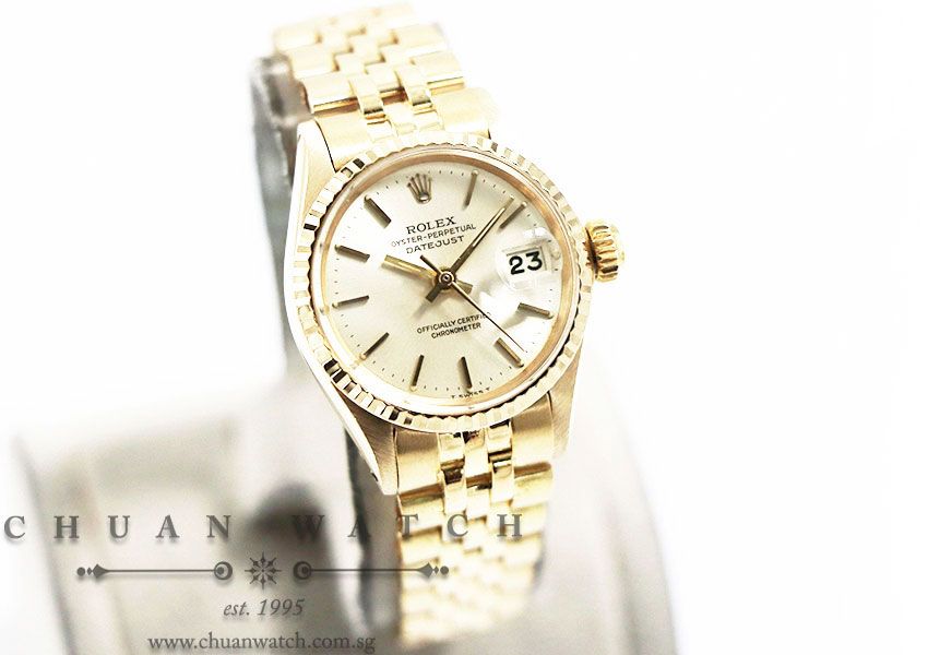 Rolex Vintage Ladies DateJust Yellow Gold 26mm 6517 Silver Sunburst Index - Discontinued - Image 3