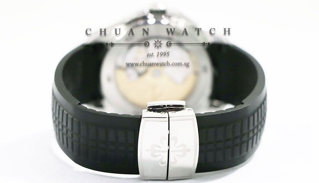 Patek Philippe Aquanaut 38mm 5165A-001 - Discontinued - Image 4