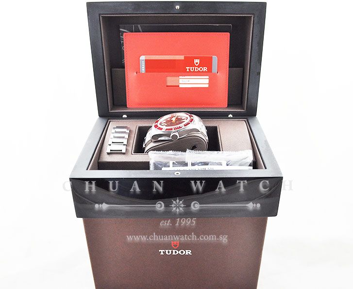 Tudor Heritage Black Bay Burgundy 79220R - Discontinued - Image 5