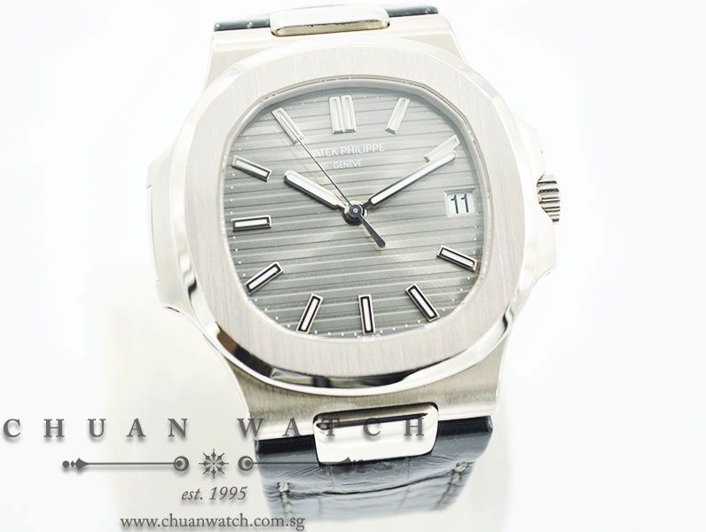 Patek Philippe Nautilus 40mm White Gold 5711G-001 - Discontinued - Image 3