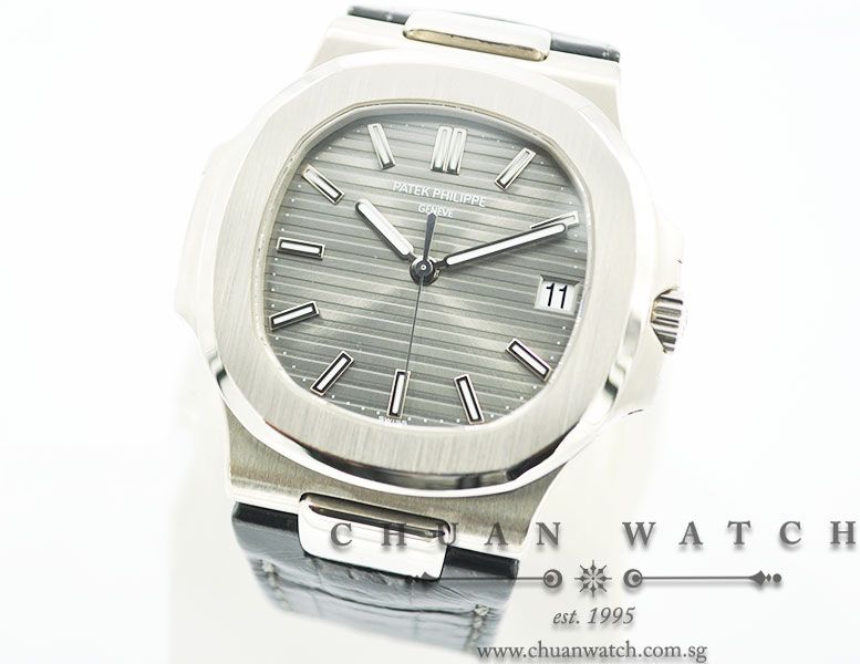 Patek Philippe Nautilus 40mm White Gold 5711G-001 - Discontinued - Image 2