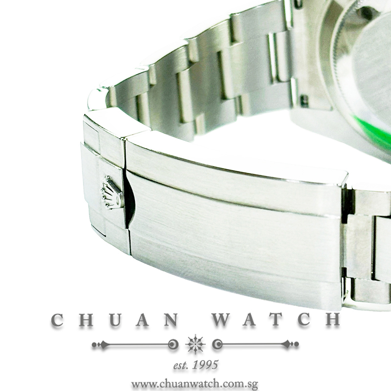 Rolex Submariner Date 116610LV 'Hulk' - Discontinued - Image 3