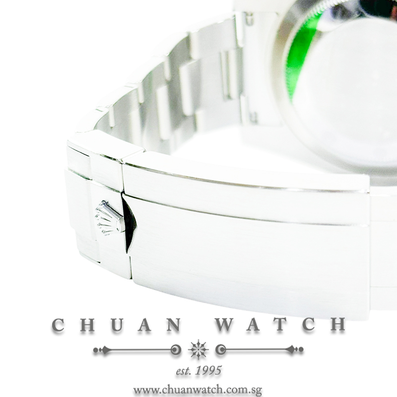 Rolex Submariner Date 116610LV 'Hulk' MK1 - Discontinued - Image 3