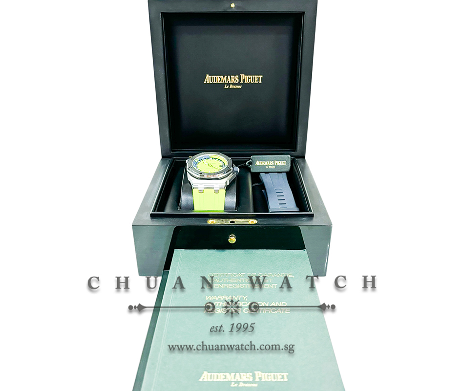Audemars Piguet Royal Oak Offshore Diver Steel 42mm 15710ST Lime Green - Discontinued - Image 4